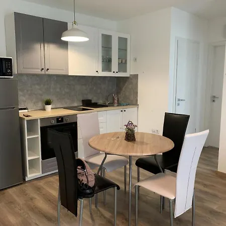 Hama Fresh Garden Wellness Apartman * שיופוק